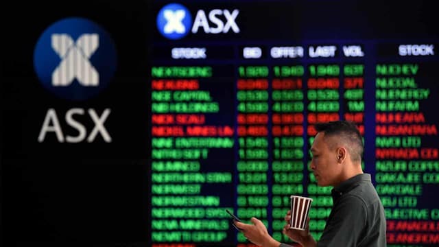 Australian shares hit record close as bank stocks surge