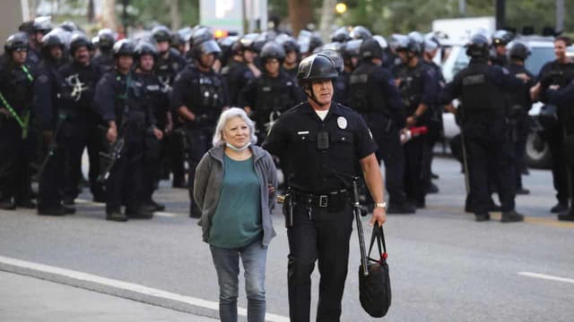 Marines on LA streets will have power to make arrests