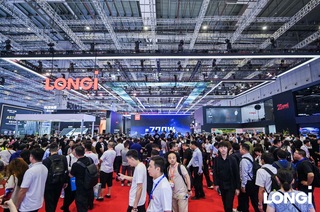 LONGi Officially Launches HIBC Technology and True 700W module on the SNEC2025