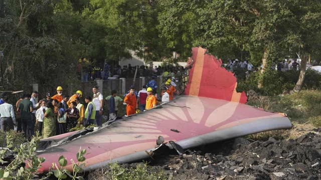 Search for missing after Air India crash kills hundreds