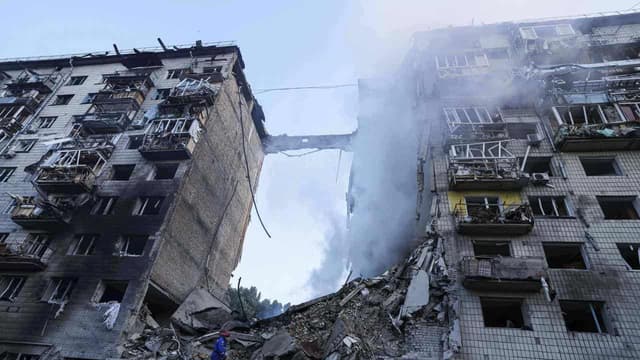 Russian overnight strike on Kyiv kills 14, injures 44