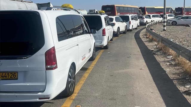 Australians flee Israel borders as evacuations ramp up