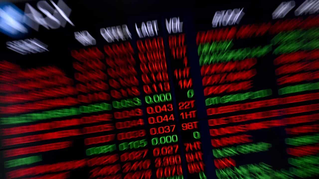 Banks bounce on rate cut hopes but investors still wary