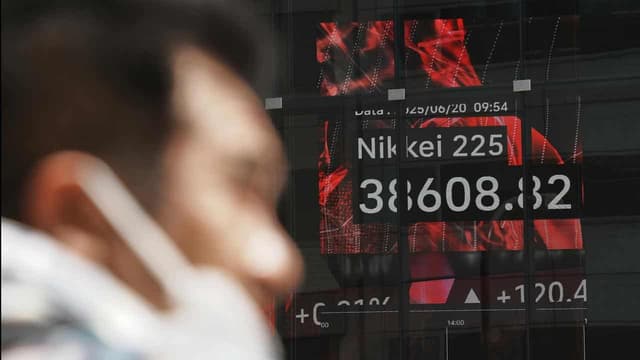 Oil tumbles, stocks rebound after Trump Mideast pause