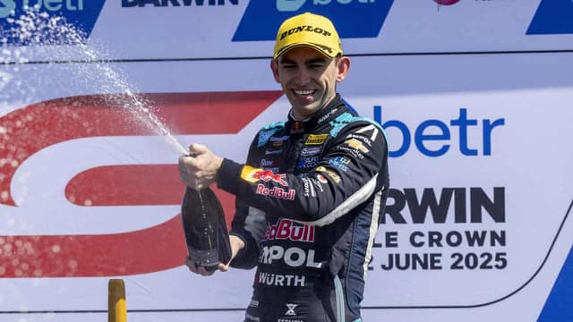 Feeney flies to fantastic four in dominant Darwin dash