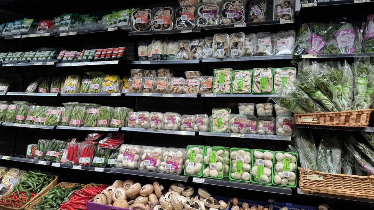 Pricier supermarkets sour on grocery cost survey