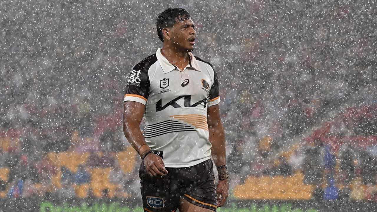 Broncos deals raise Cobbo questions, de Belin to Eels