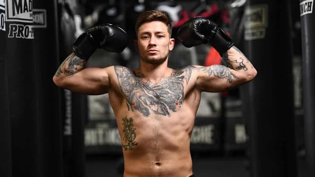 Paro pulverises rival in homecoming statement