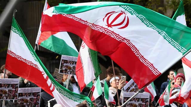 'No other option': desperate plea from stranded Aussies