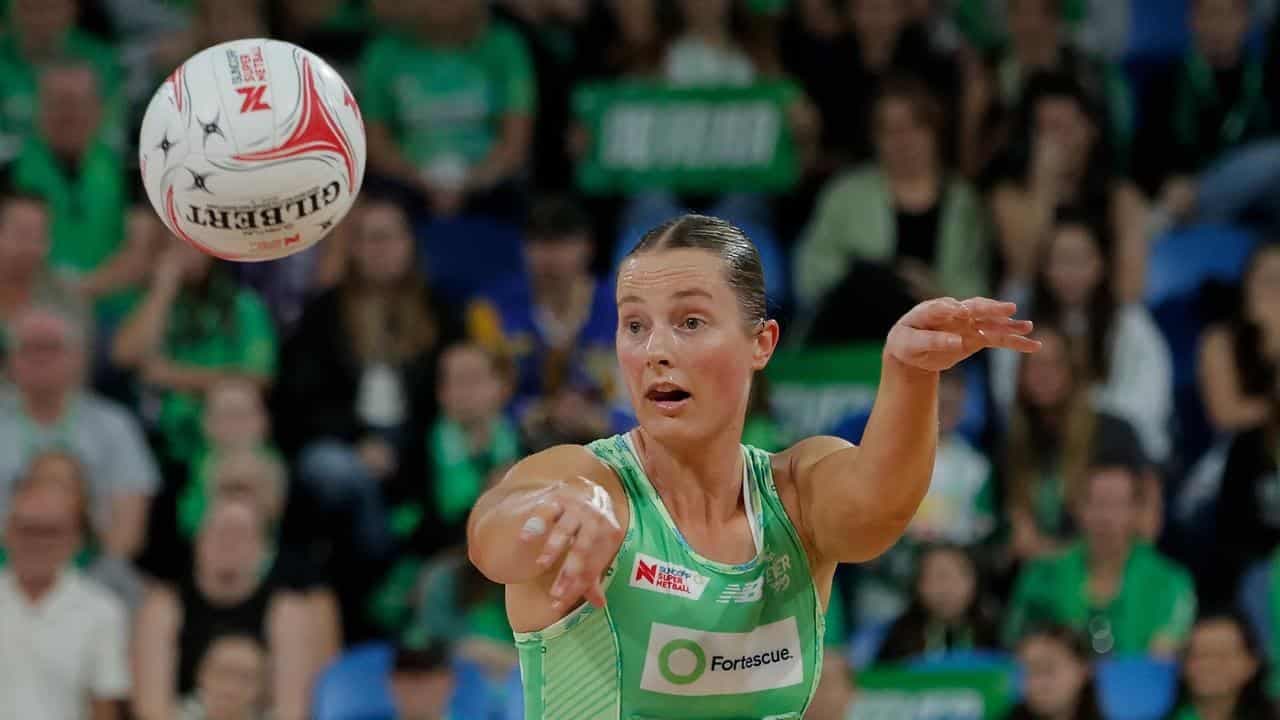 Perfect 10: Fever torch Lightning in record fashion