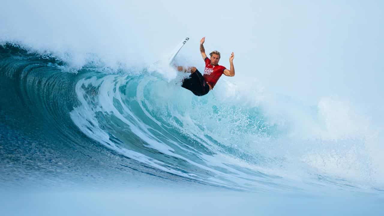 Ewing and Picklum play waiting game for surf glory