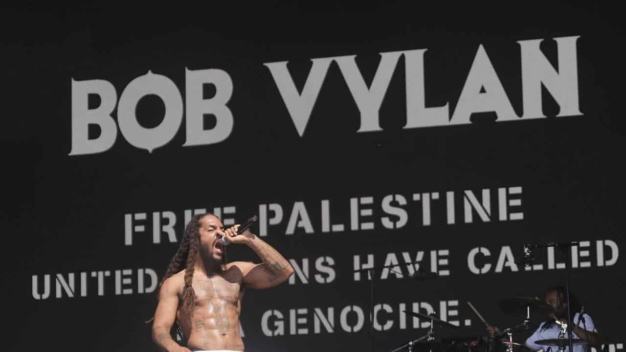 BBC regrets not stopping Glastonbury live stream