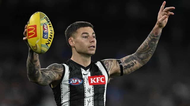 Elliott soars to new heights as Pies' march continues