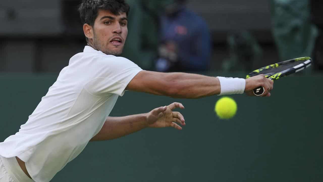 Struff stress but Carlitos maintains hat-trick charge