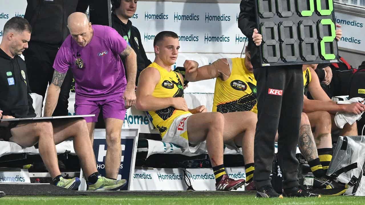 Tigers' top draft pick hurts hamstring again on return