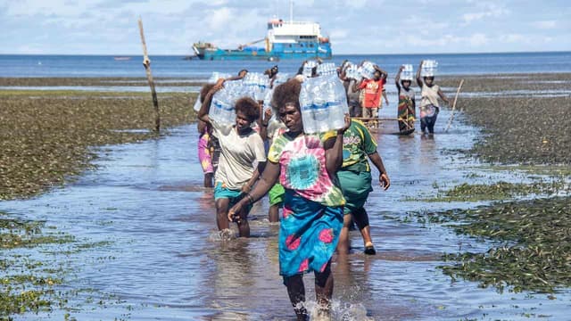 Inside the race to relieve drought-stricken PNG islands