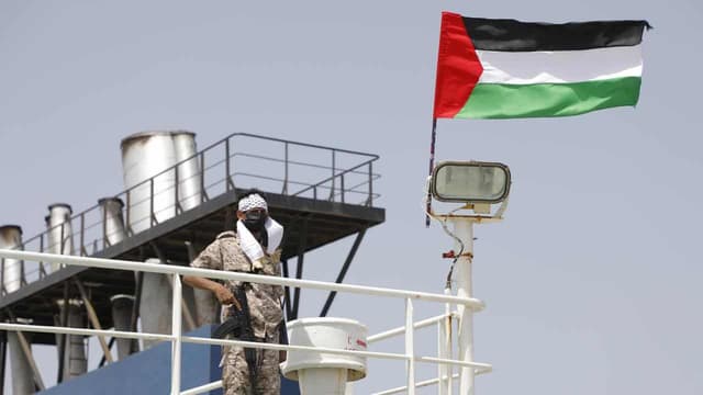 Israeli air strikes on Yemen ports target Houthi rebels