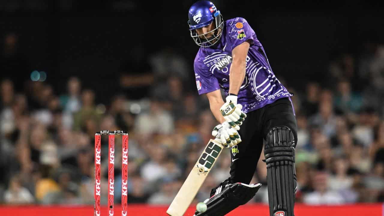 Hurricanes lock down big hitter for title defence