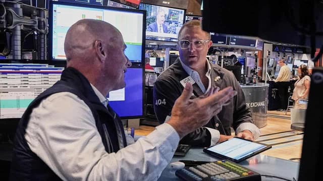 Indexes rise, boosted by Nvidia record valuation