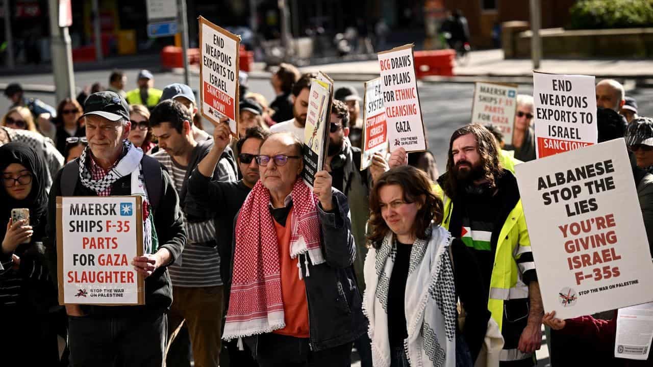 Protests, criticisms of anti-Semitism report continue