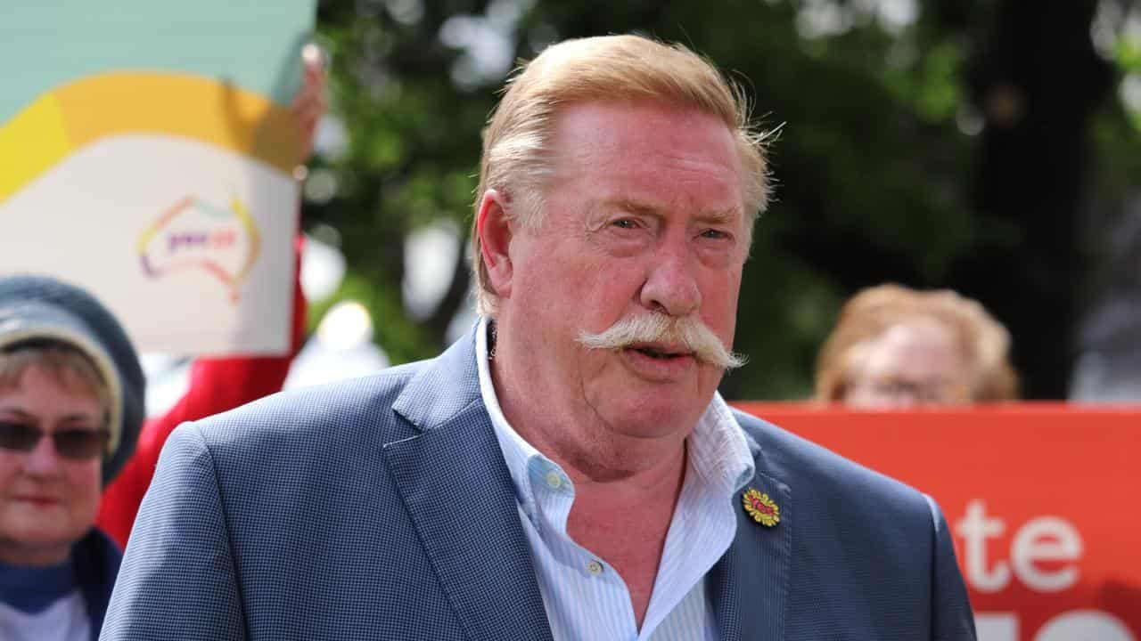 Website, business name-slanging in election campaign