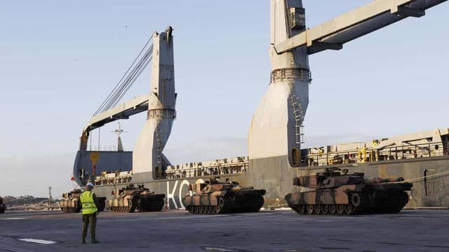 Australia hands over first tranche of tanks to Ukraine