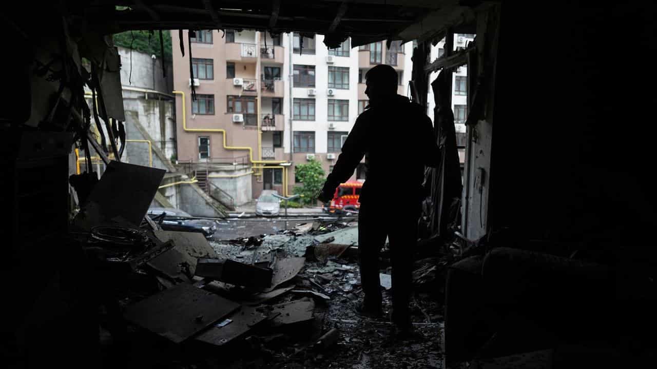 Ukraine and Russia poised to hold peace talks