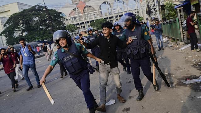 Bangladeshi students protest after jet crash kills 31