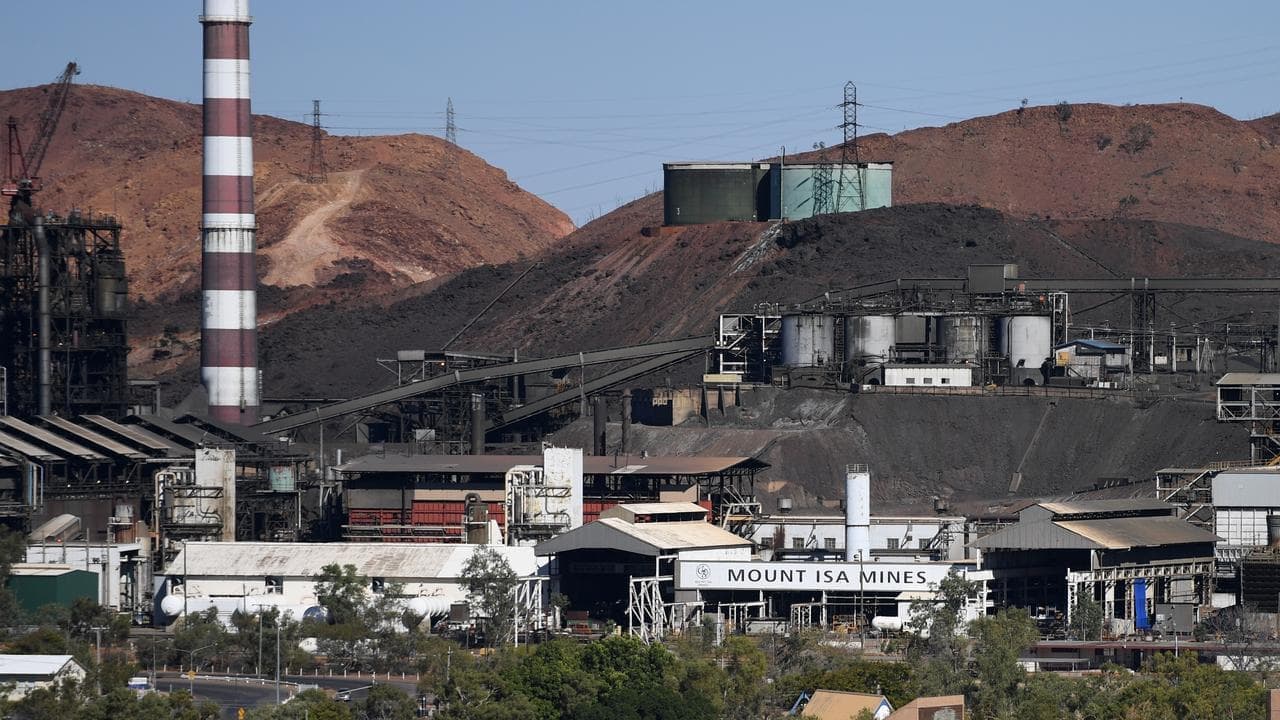 Thousands of jobs at risk as miner pleads for support