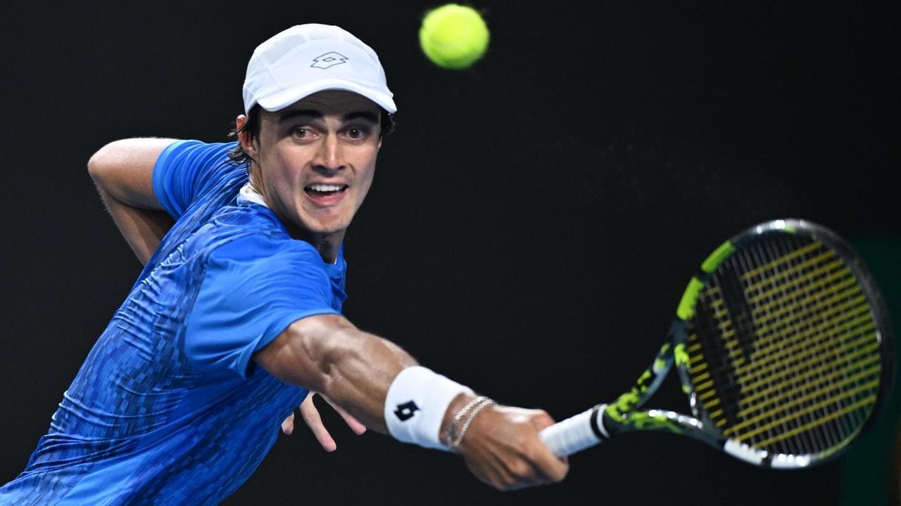 Aussies' winning start as Poppy gears for title defence