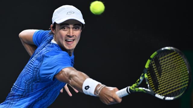 Aussies' winning start as Poppy gears for title defence