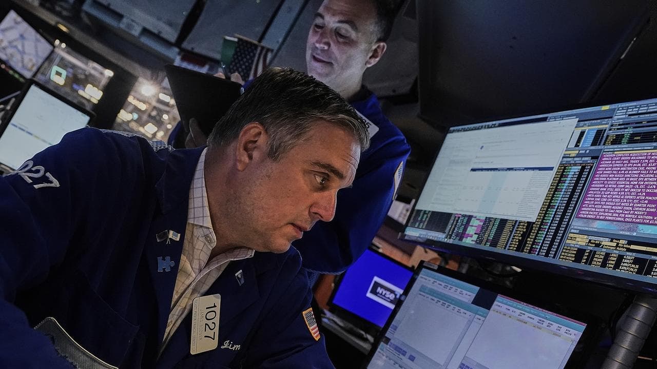 Wall Street closes mixed following choppy trading