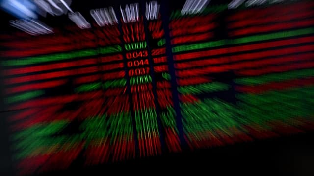 Aussie shares edge higher ahead of inflation readout