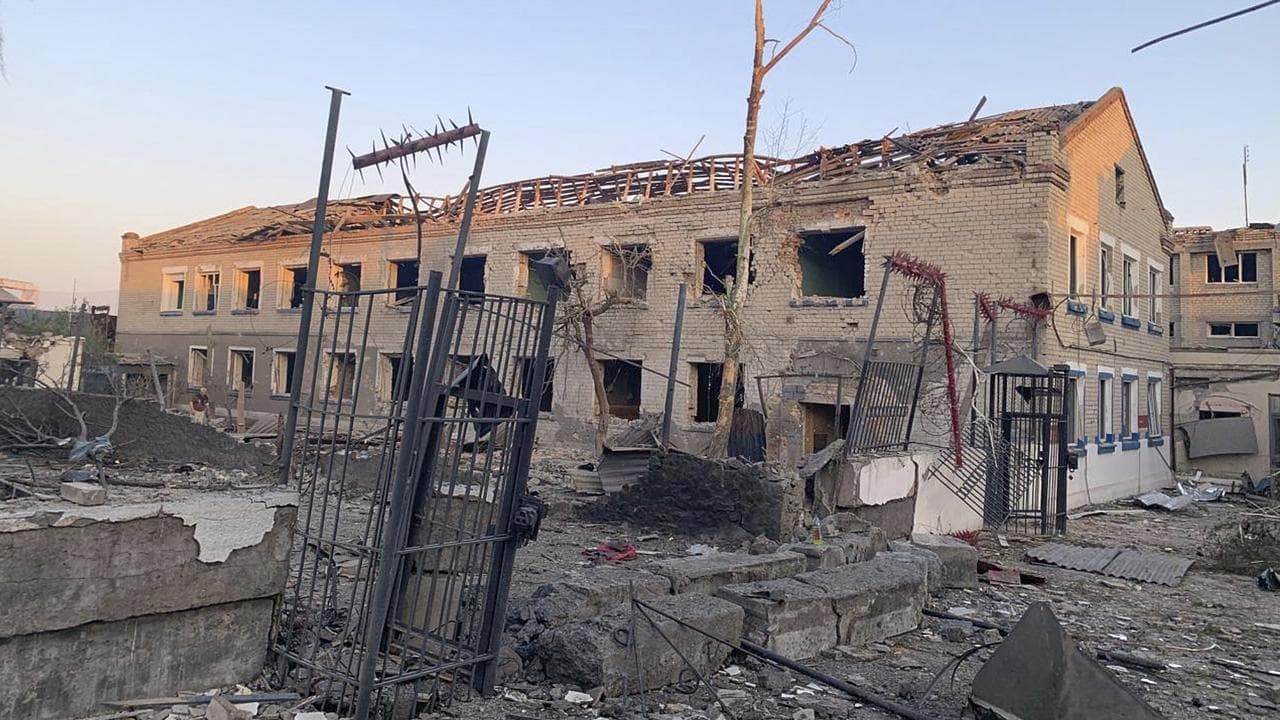 Russian strikes as Kremlin defiant over Trump threats