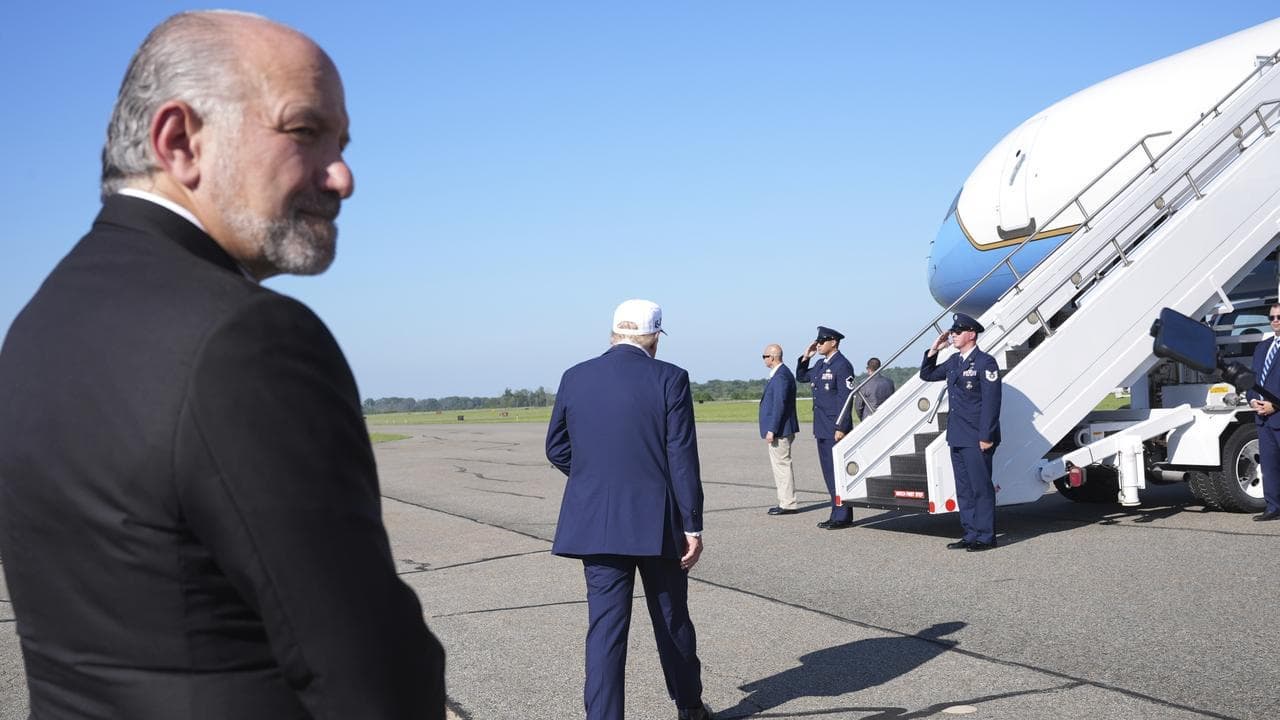 Trump deciding trade deals by August 1: Lutnick