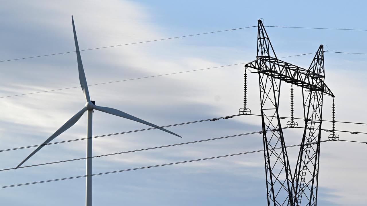 Sham, secrecy claims as $5b power cable deadline nears