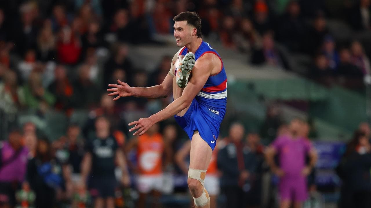 Rampant Bulldogs slay Giants in AFL finals warning