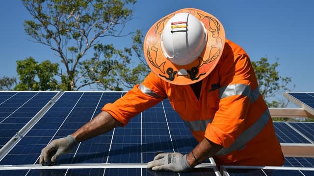 1400 batteries in a day: Aussies soak up solar subsidy