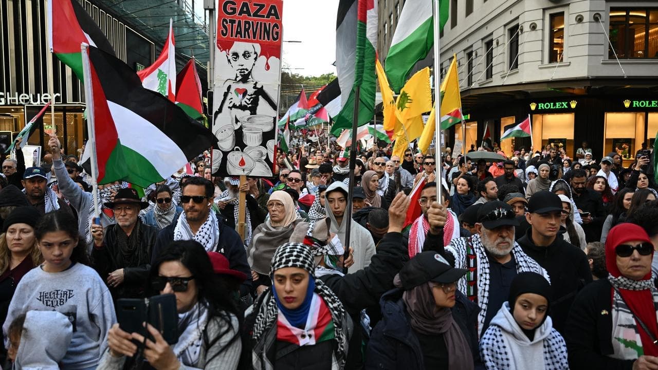 'Massive disruption': Harbour Bridge rally to go ahead