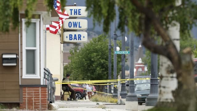 Police hunt ex-soldier after four shot dead in US bar
