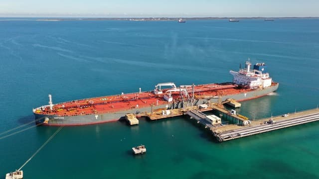 Concern as grey market Russian oil seeps into Australia