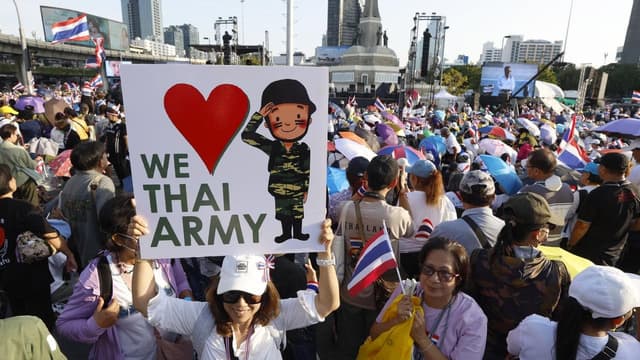 Bangkok protests demand resignation of suspended PM