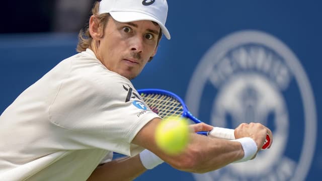 De Minaur hot-foots it to Canadian Open quarter-finals