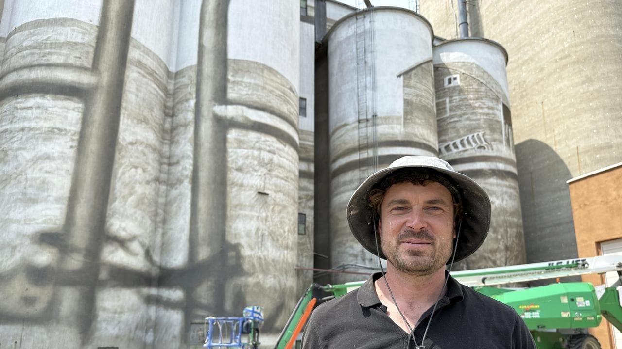 Aussie brings grain silo art to small North Dakota town
