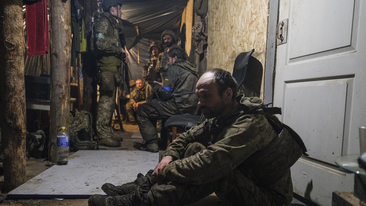 Zelenskiy chats with Trump ahead of Putin deadline