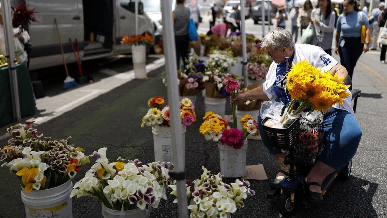 US trade deficit narrows amid drop in consumer imports