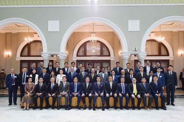 Thailand's Government Reaffirms Commitment to Strengthen Competitiveness in Dialogue With 30 Global Investors