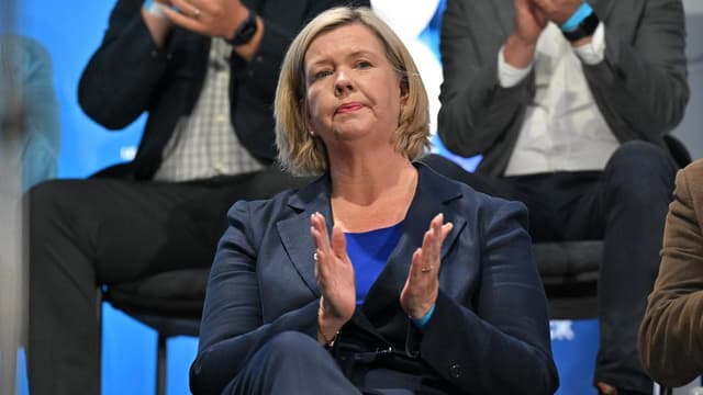 Archer shot into state cabinet amid new political clash