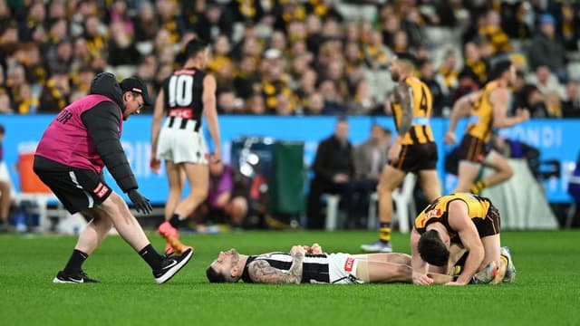 Howe knocked out as Hawks batter flagging Magpies
