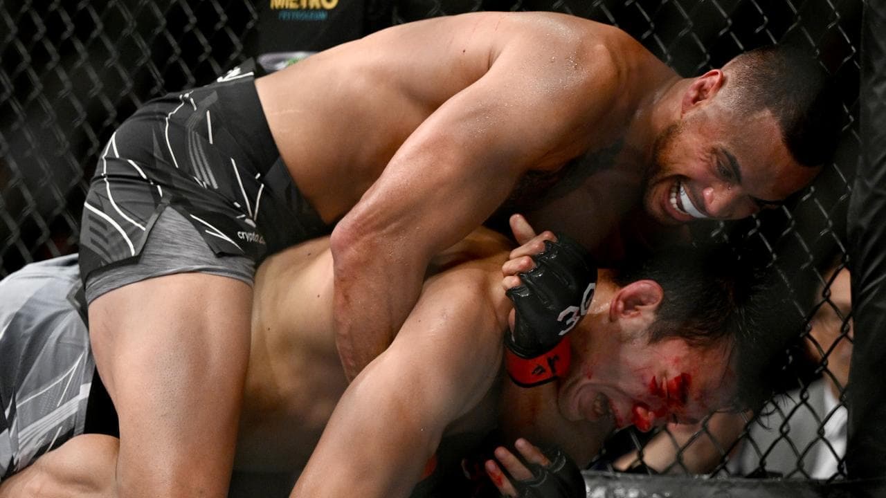 The knee that ended UFC star Carlos Ulberg's NRL dream